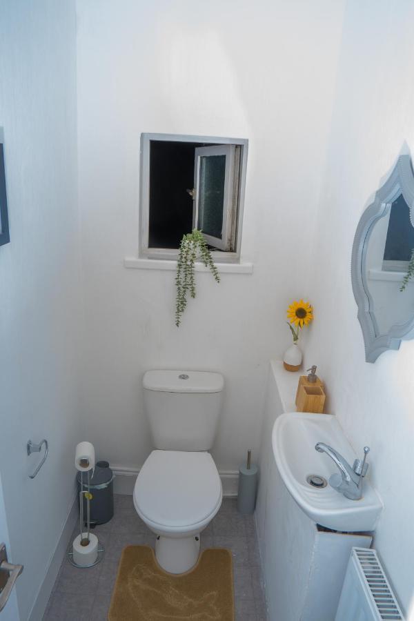 The Private Villa, Centre, 9 Beds, 5 Bedrooms, Sleeps 12 Northampton